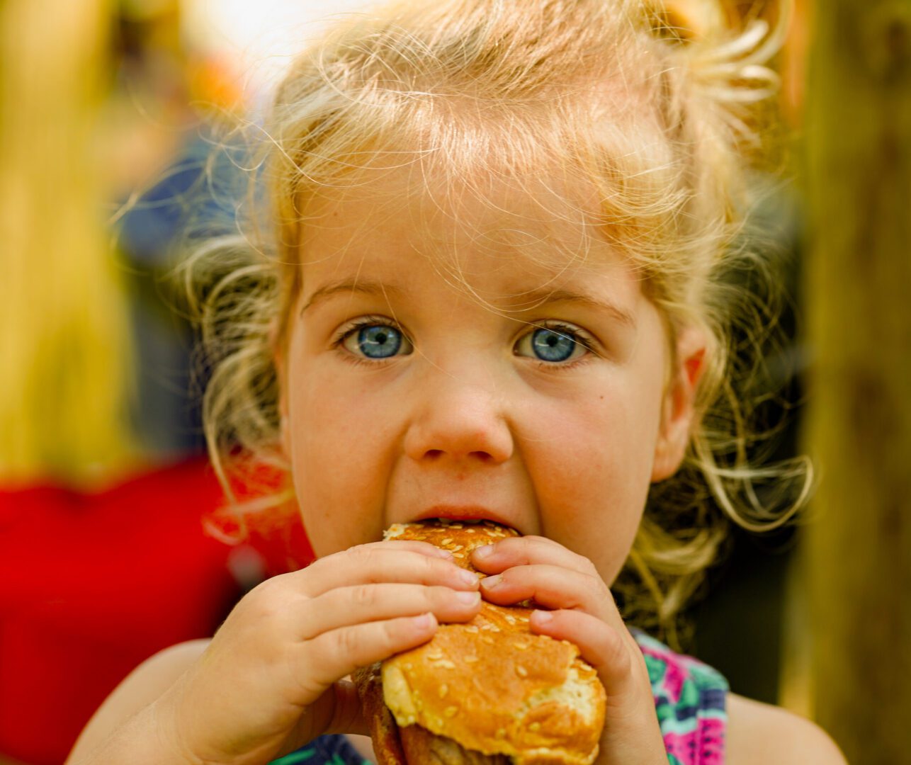 Kid with blonde hair eating lunch